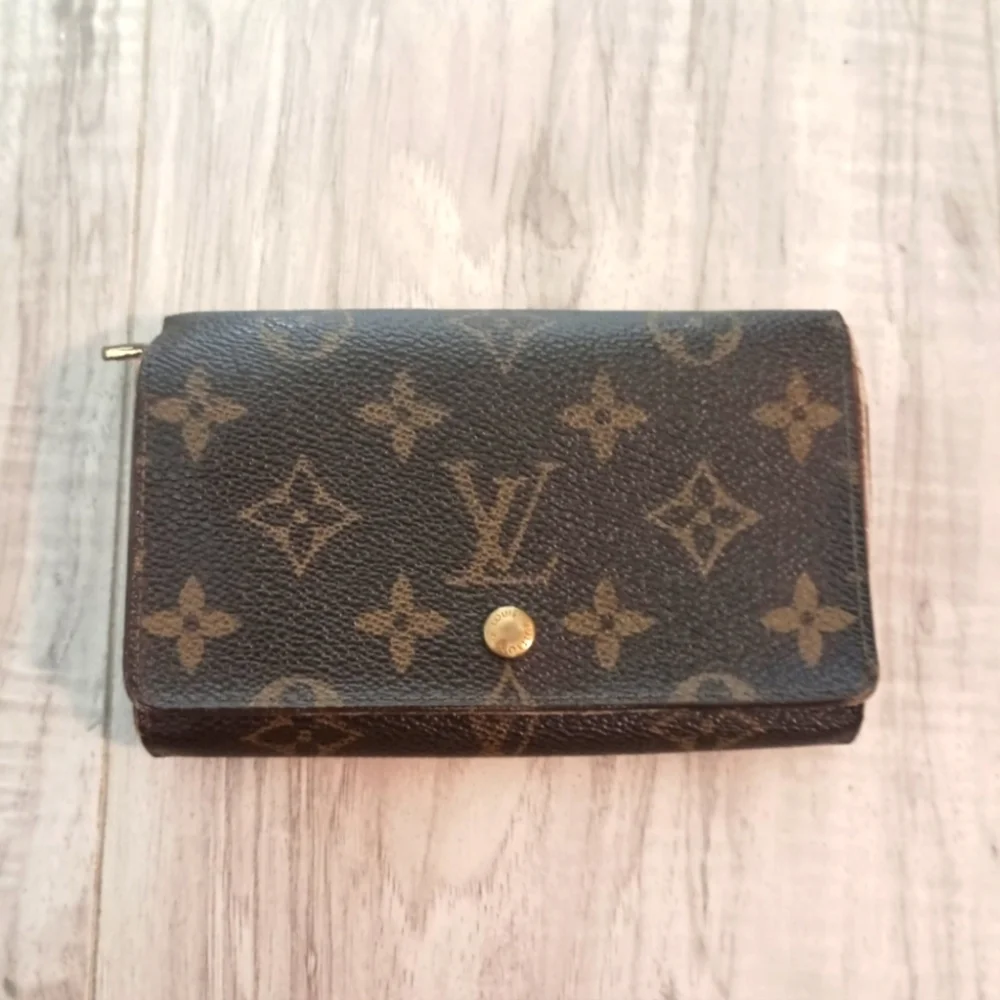 Louis Vuitton Monogram Tresor Wallet
